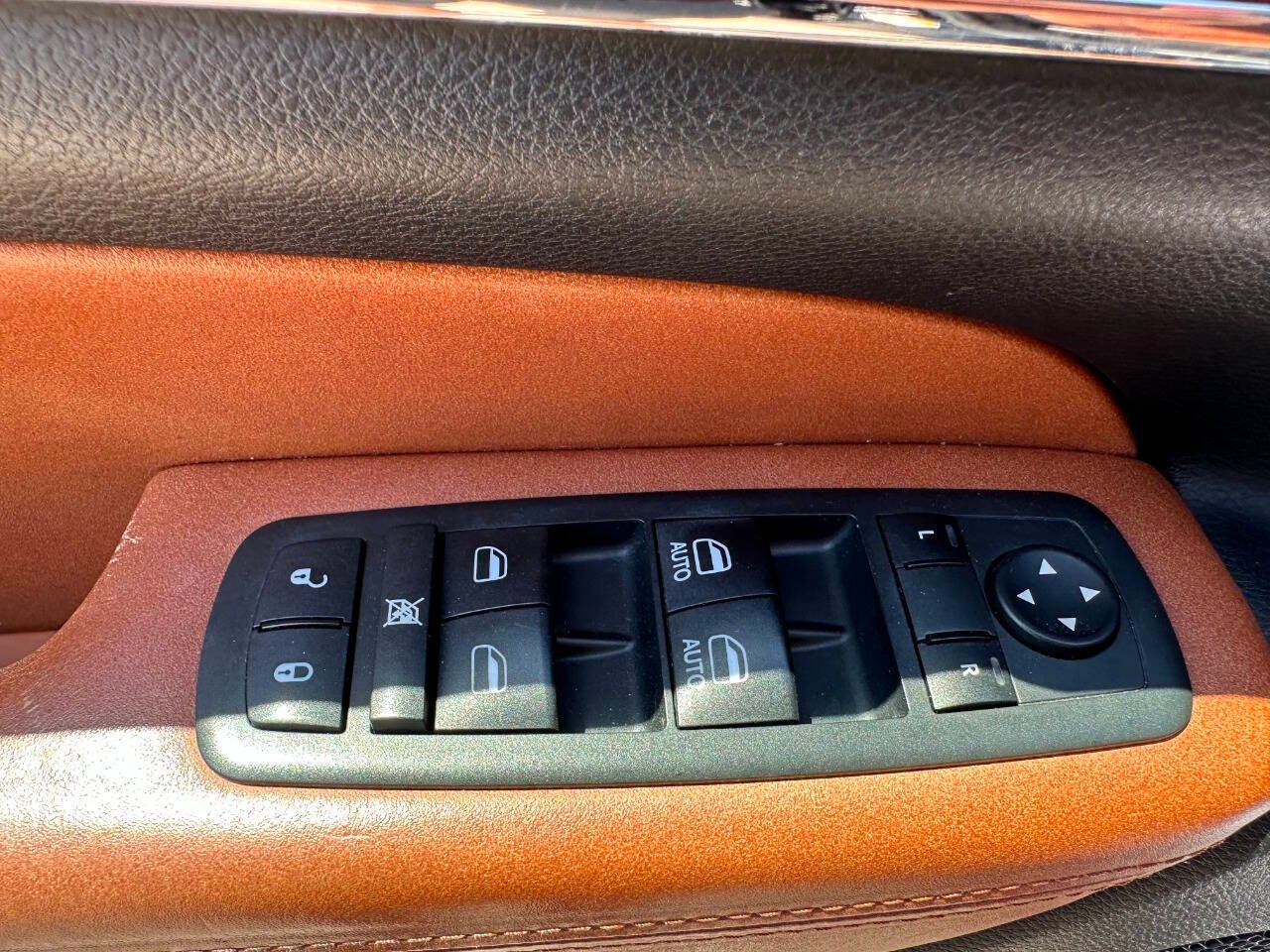 2012 Jeep Grand Cherokee Overland 4x4 4dr SUV
