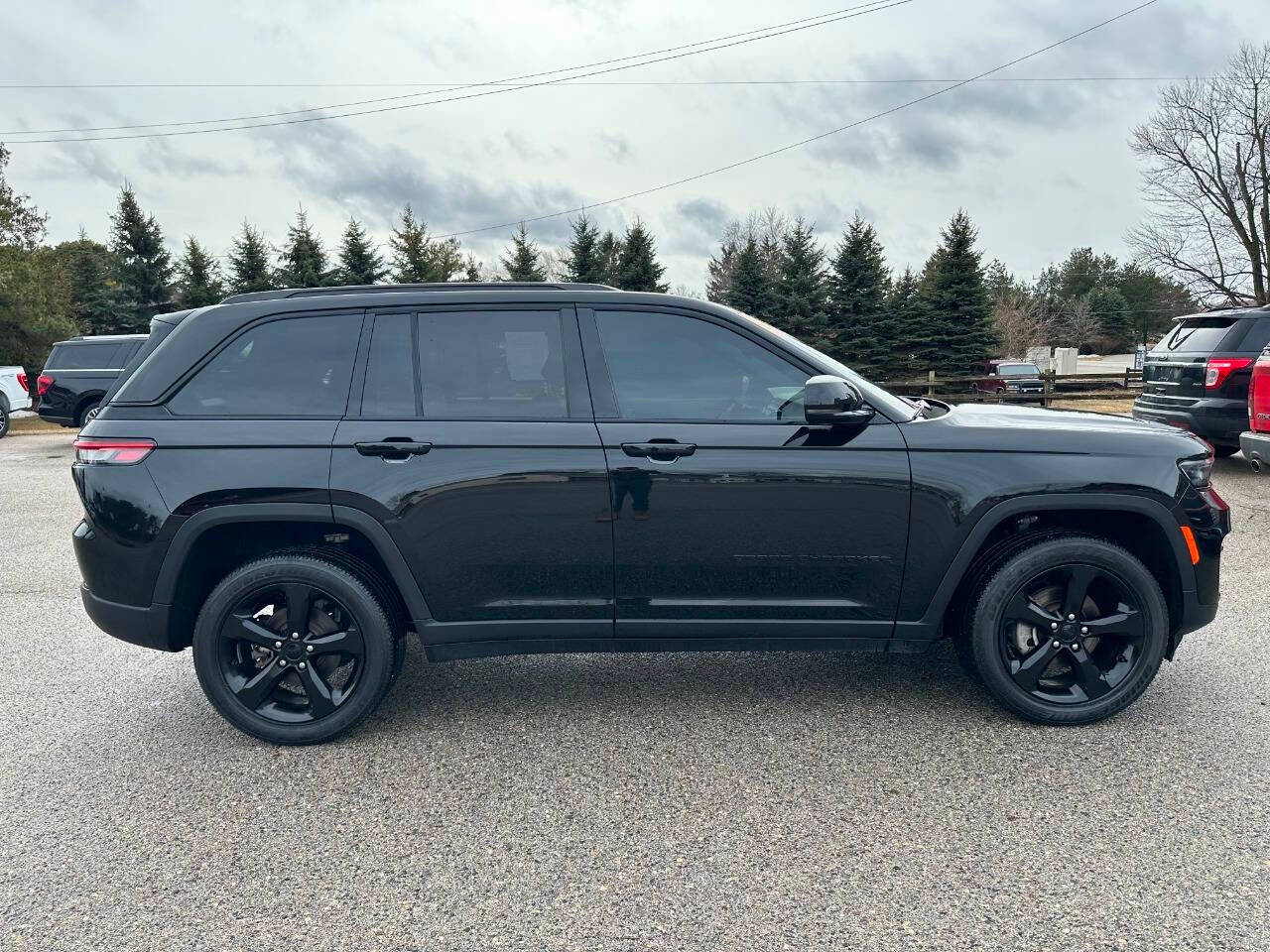 2023 Jeep Grand Cherokee Altitude 4x4 4dr SUV