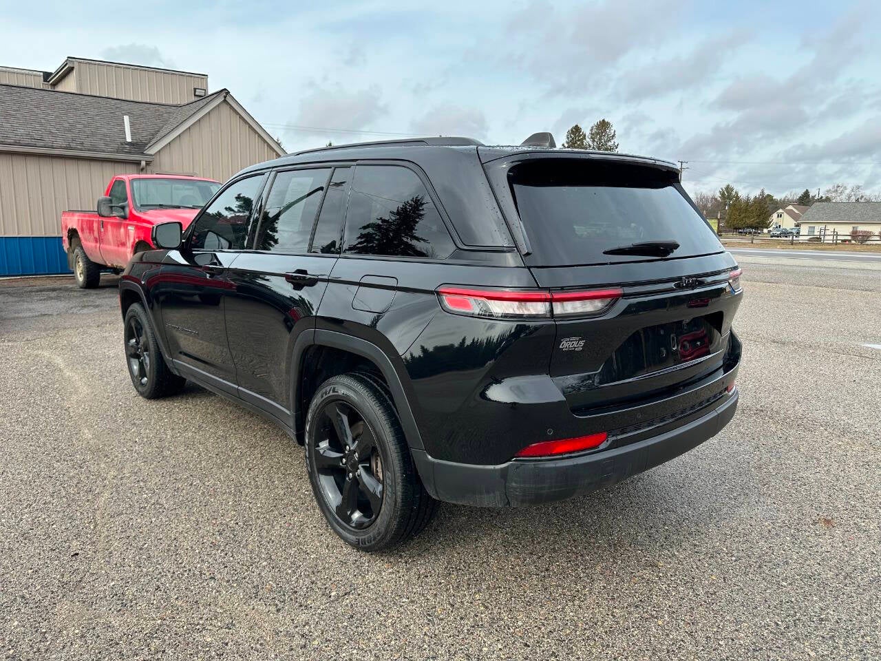2023 Jeep Grand Cherokee Altitude 4x4 4dr SUV