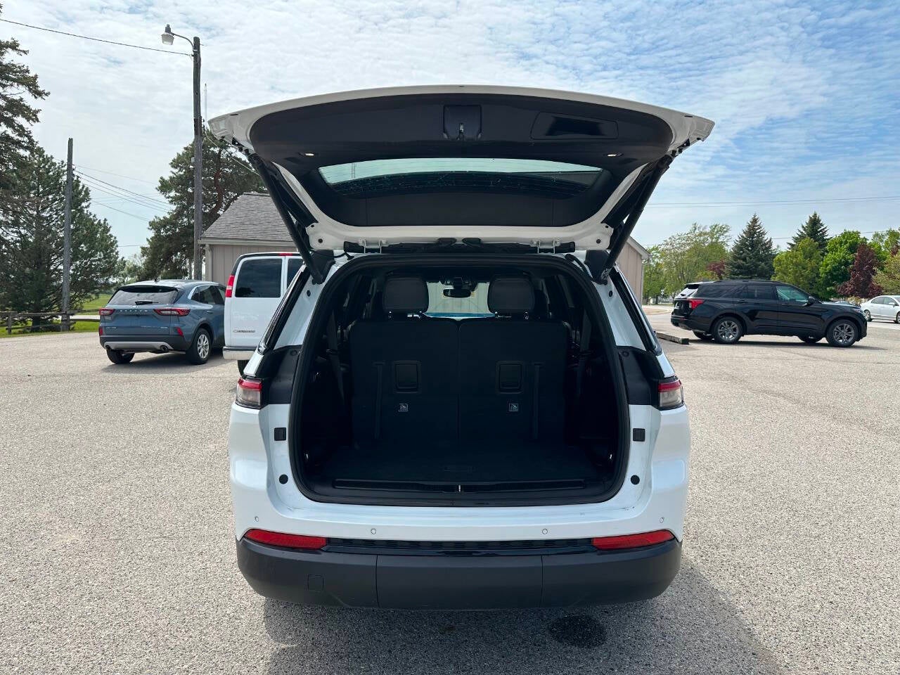 2023 Jeep Grand Cherokee L Altitude 4x4 4dr SUV