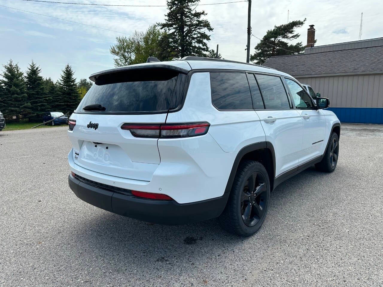 2023 Jeep Grand Cherokee L Altitude 4x4 4dr SUV