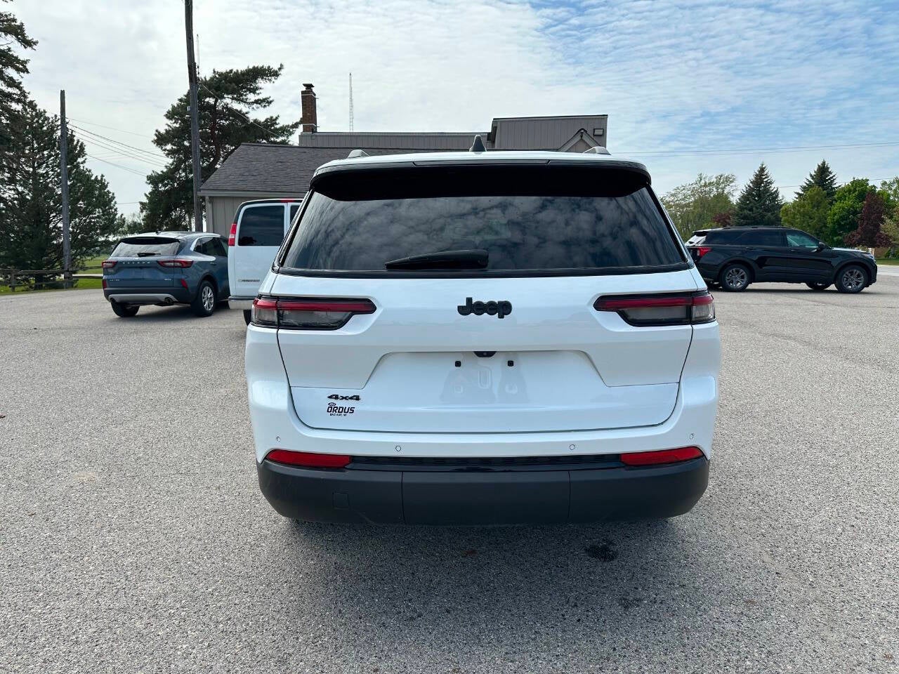 2023 Jeep Grand Cherokee L Altitude 4x4 4dr SUV