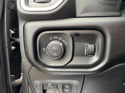 2020 RAM 1500 Big Horn 4x4 4dr Crew Cab 6.4 ft. SB Pickup