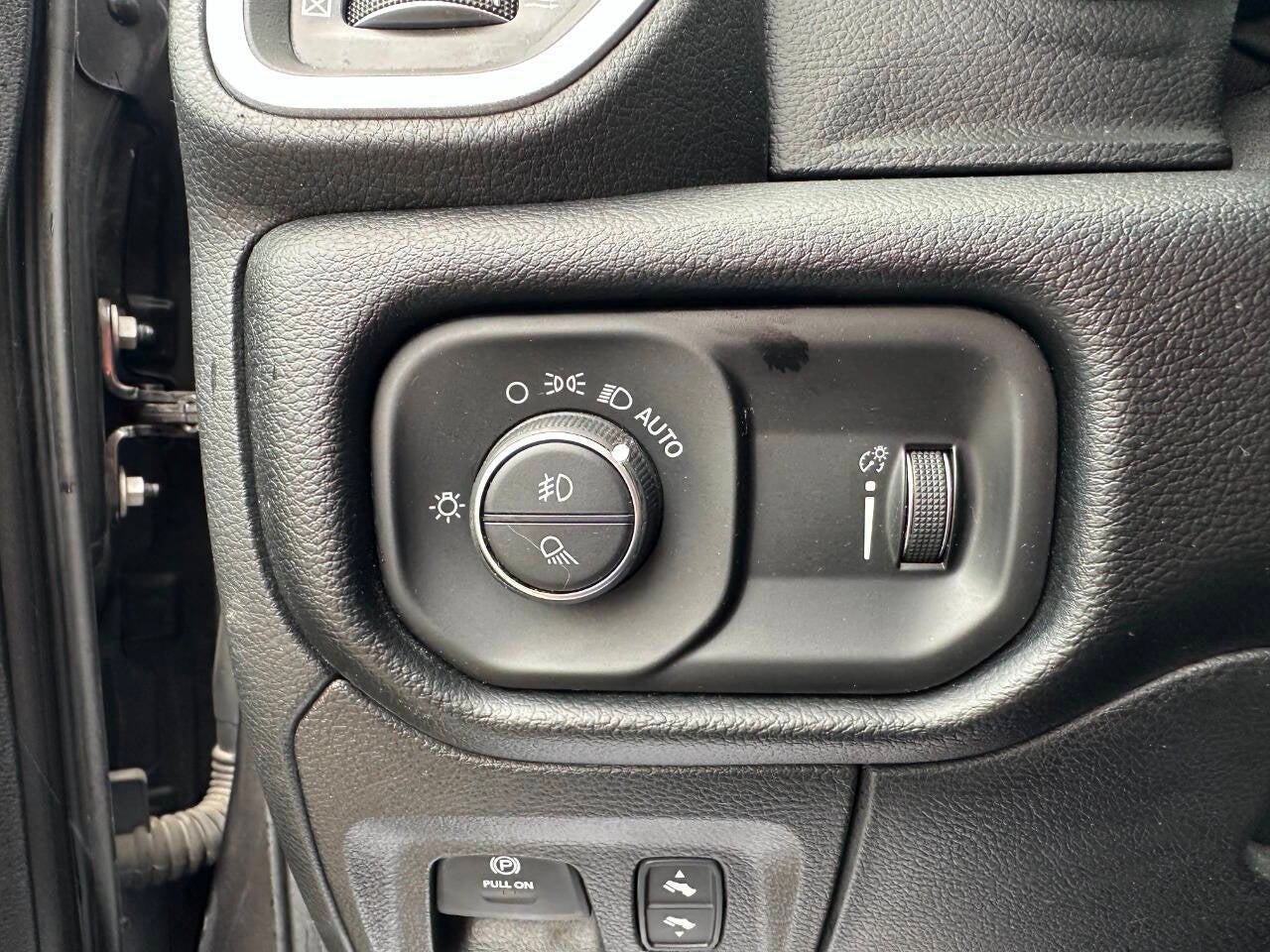 2020 RAM 1500 Big Horn 4x4 4dr Crew Cab 6.4 ft. SB Pickup