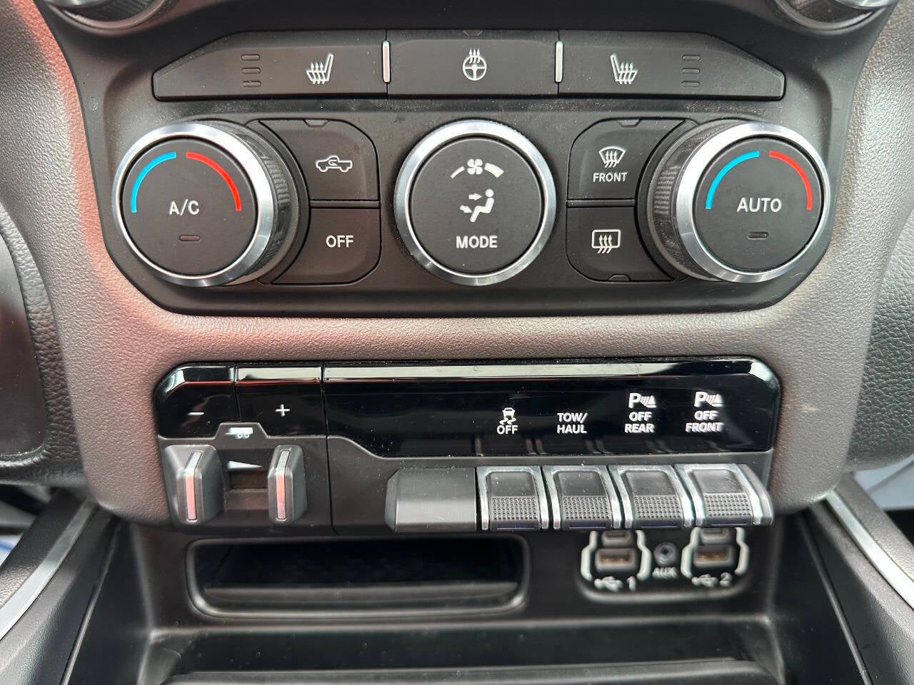 2020 RAM 1500 Big Horn 4x4 4dr Crew Cab 6.4 ft. SB Pickup