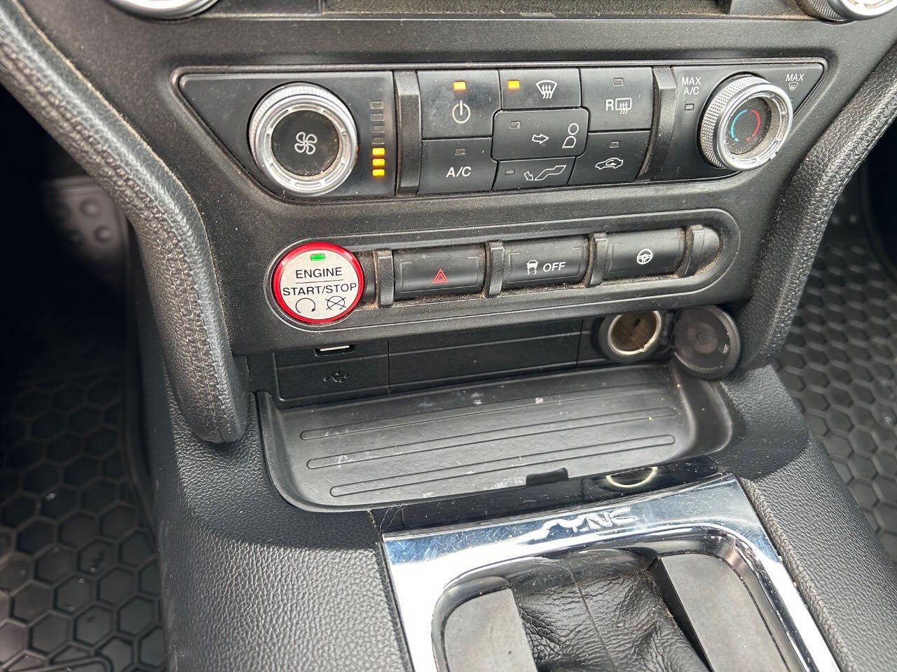 2016 Ford Mustang V6 2dr Convertible