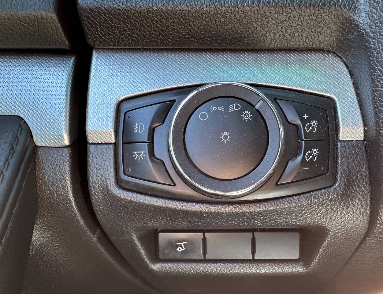 2015 Ford Explorer XLT AWD 4dr SUV