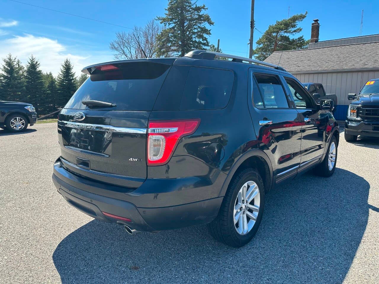 2015 Ford Explorer XLT AWD 4dr SUV