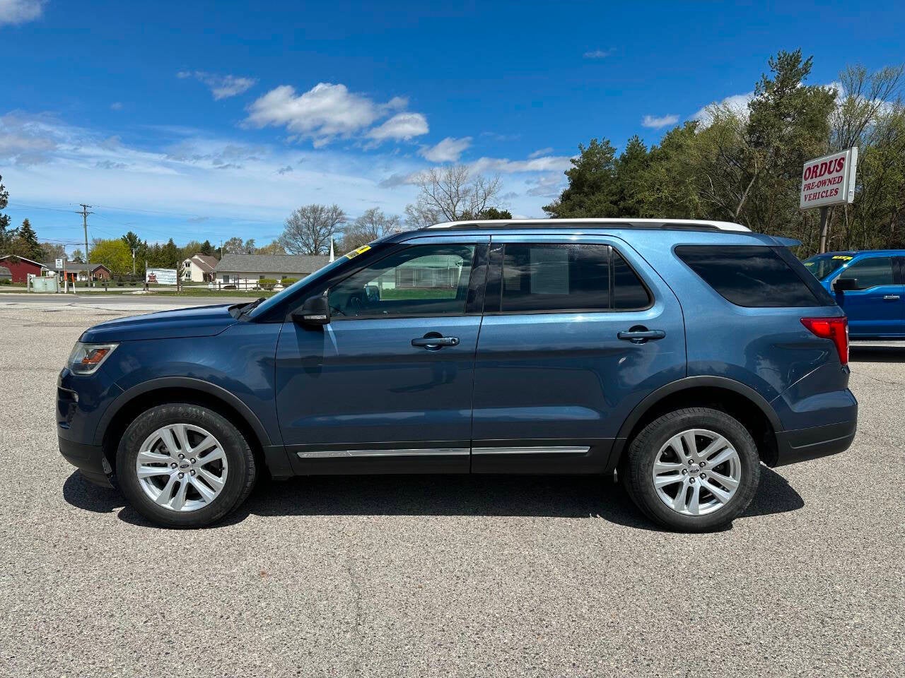 2019 Ford Explorer XLT AWD 4dr SUV