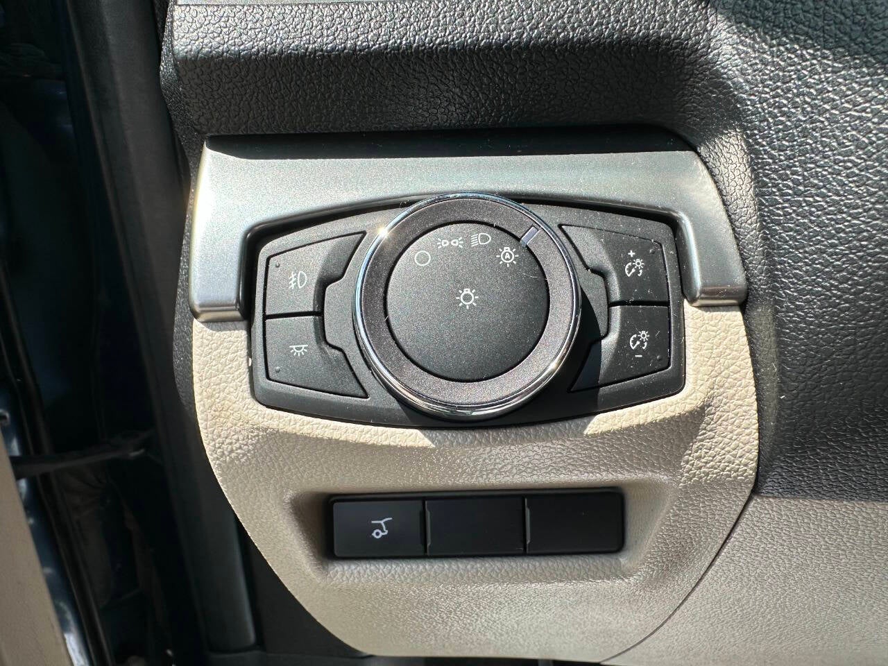 2019 Ford Explorer XLT AWD 4dr SUV