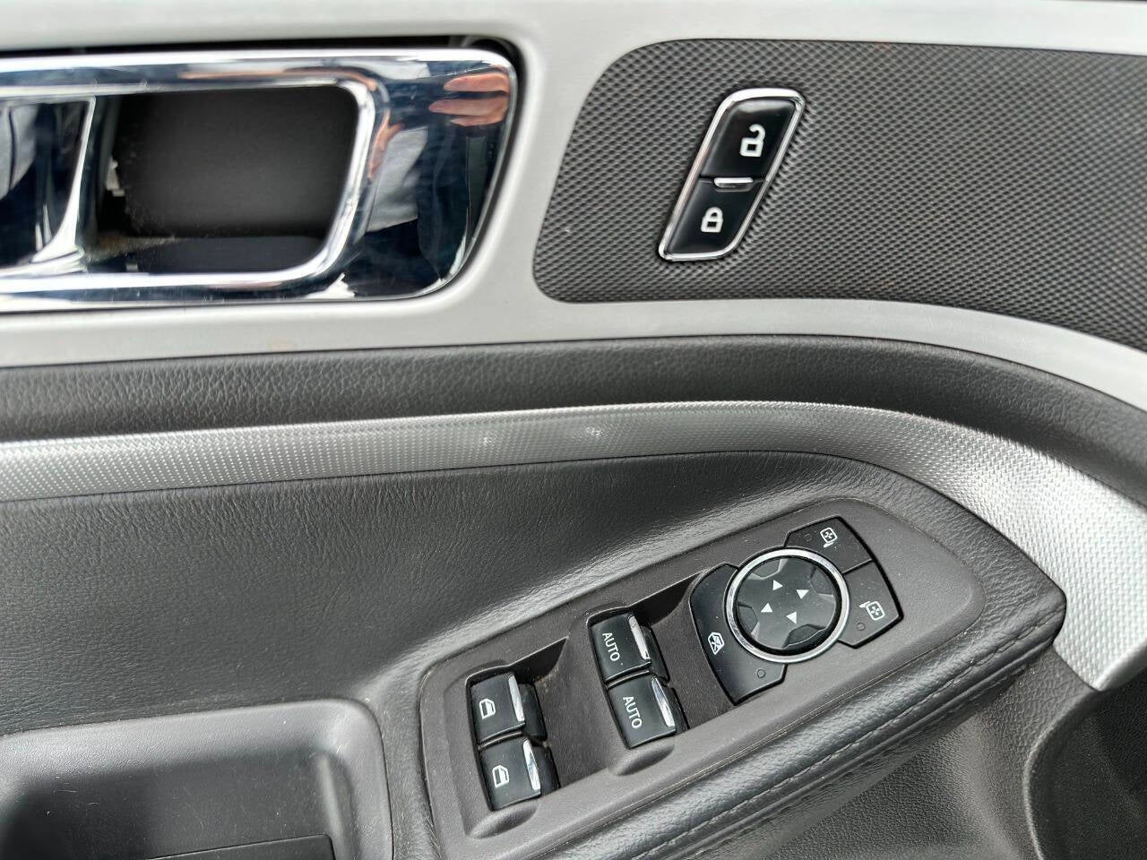 2014 Ford Explorer XLT AWD 4dr SUV