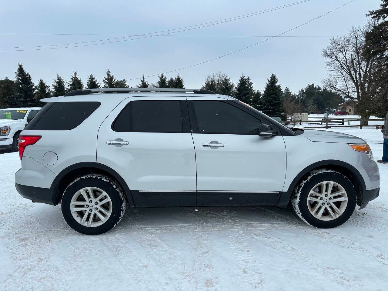 2014 Ford Explorer XLT AWD 4dr SUV