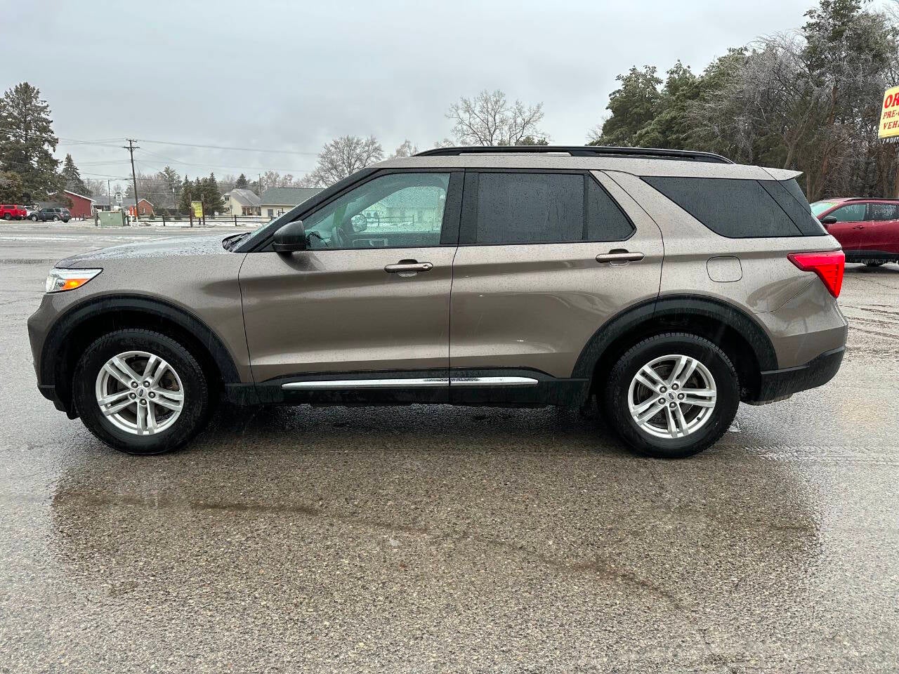2021 Ford Explorer XLT AWD 4dr SUV