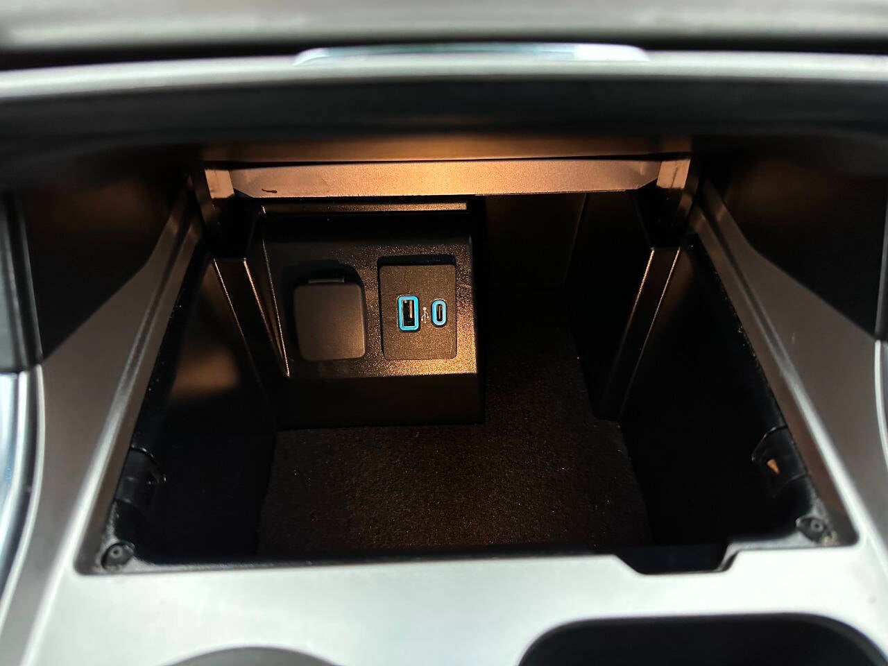 2021 Ford Explorer XLT AWD 4dr SUV