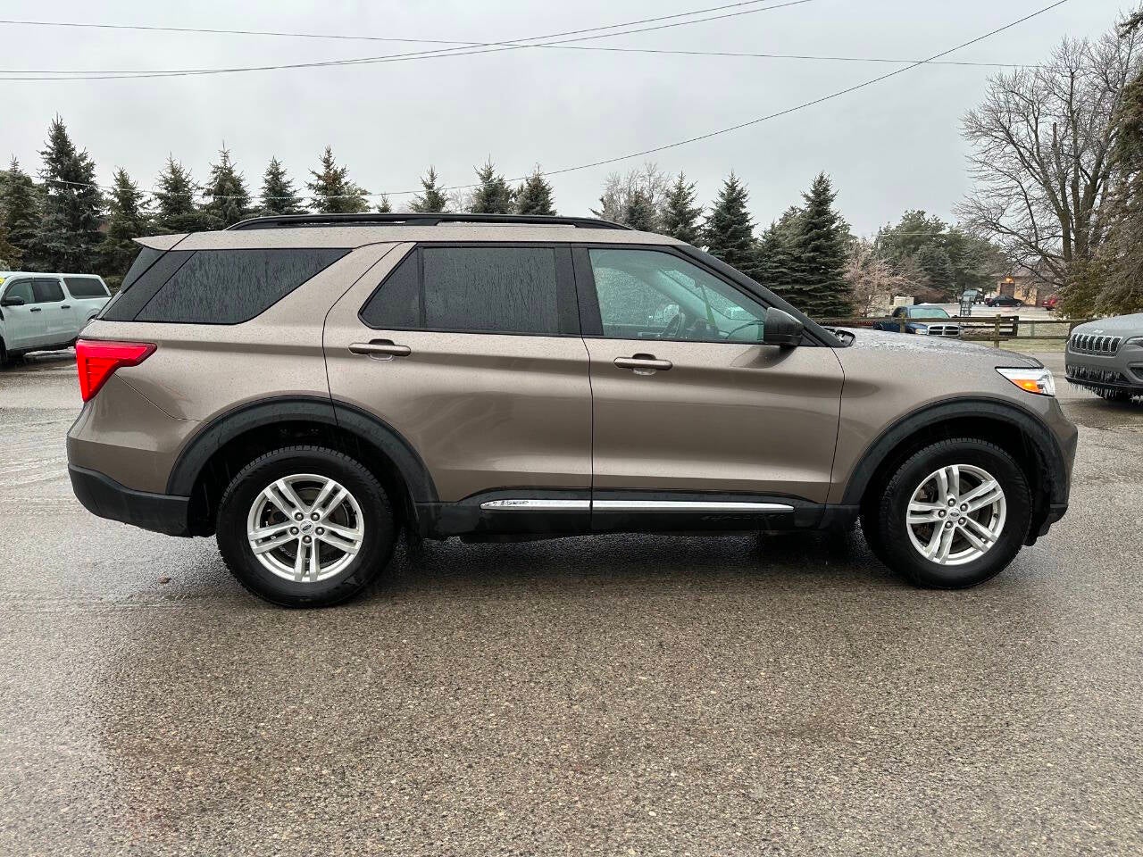 2021 Ford Explorer XLT AWD 4dr SUV
