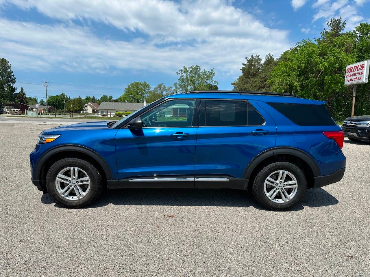 2023 Ford Explorer XLT AWD 4dr SUV