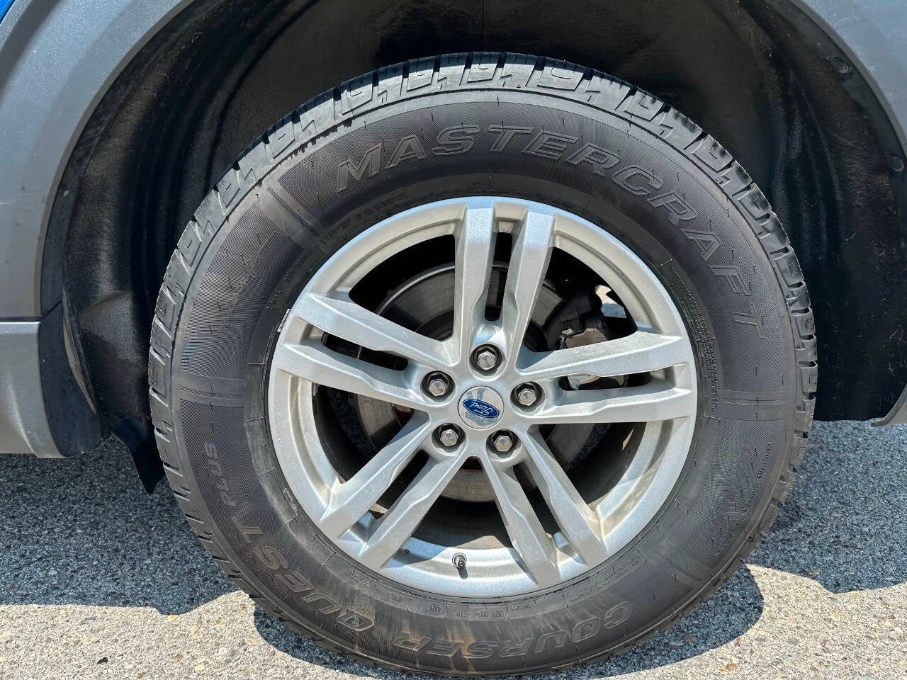 2023 Ford Explorer XLT AWD 4dr SUV