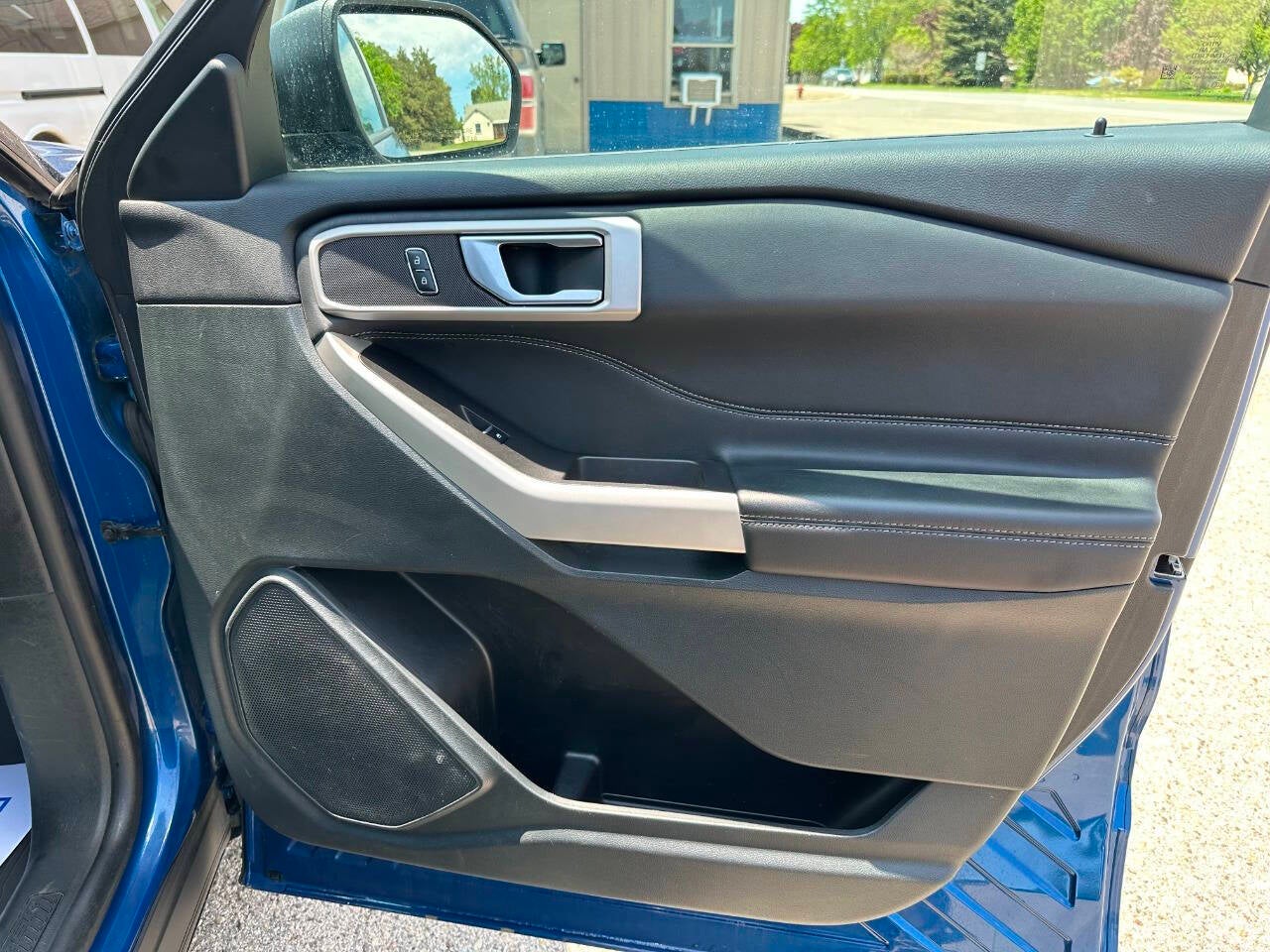 2023 Ford Explorer XLT AWD 4dr SUV