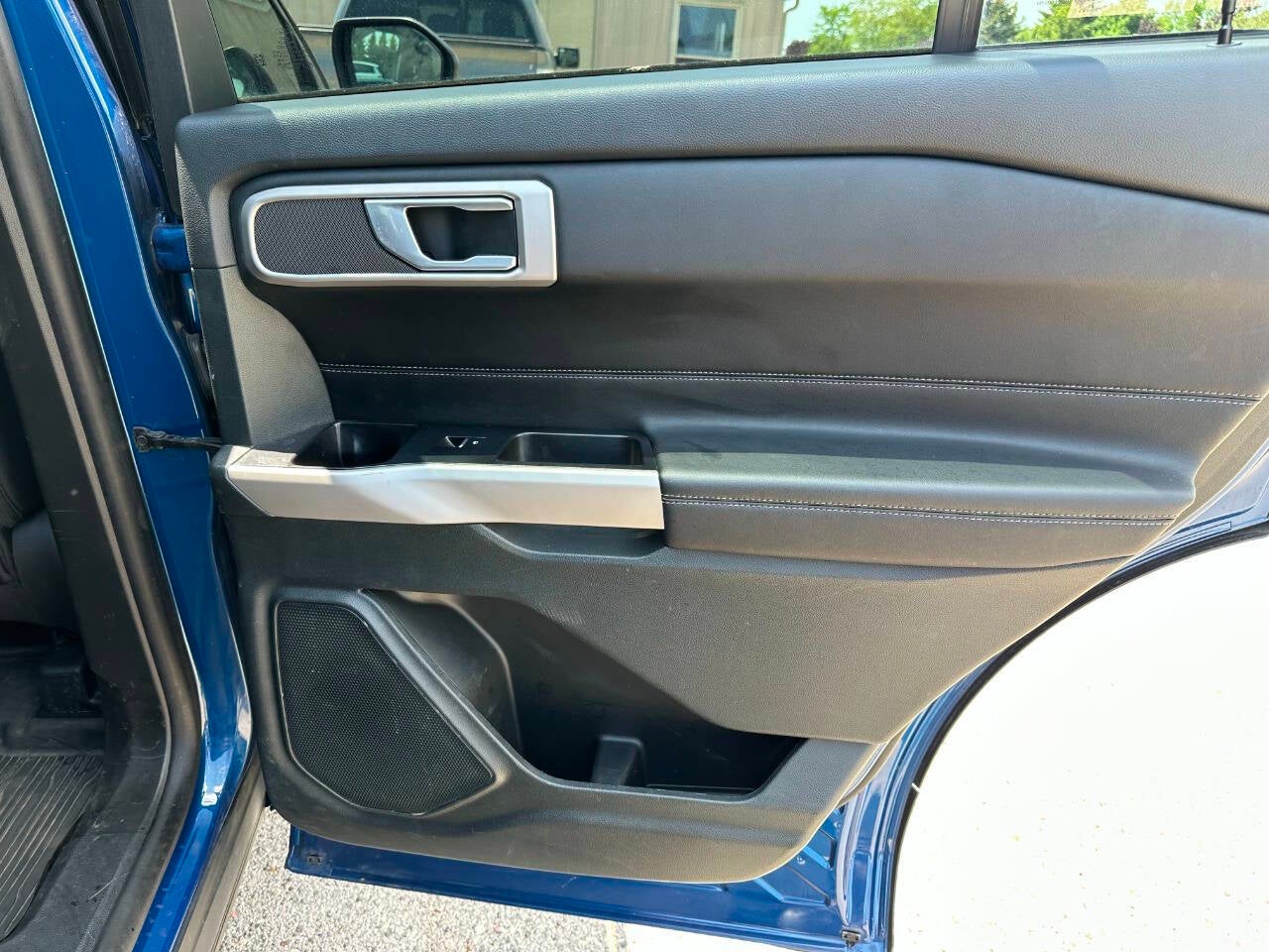 2023 Ford Explorer XLT AWD 4dr SUV