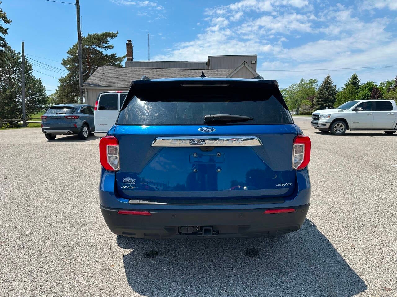 2023 Ford Explorer XLT AWD 4dr SUV