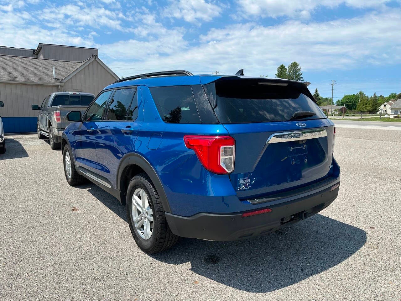 2023 Ford Explorer XLT AWD 4dr SUV