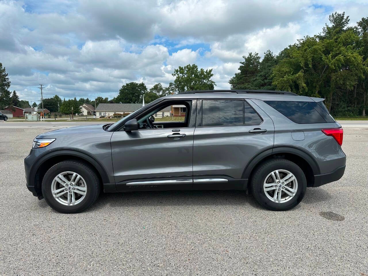 2024 Ford Explorer XLT AWD 4dr SUV