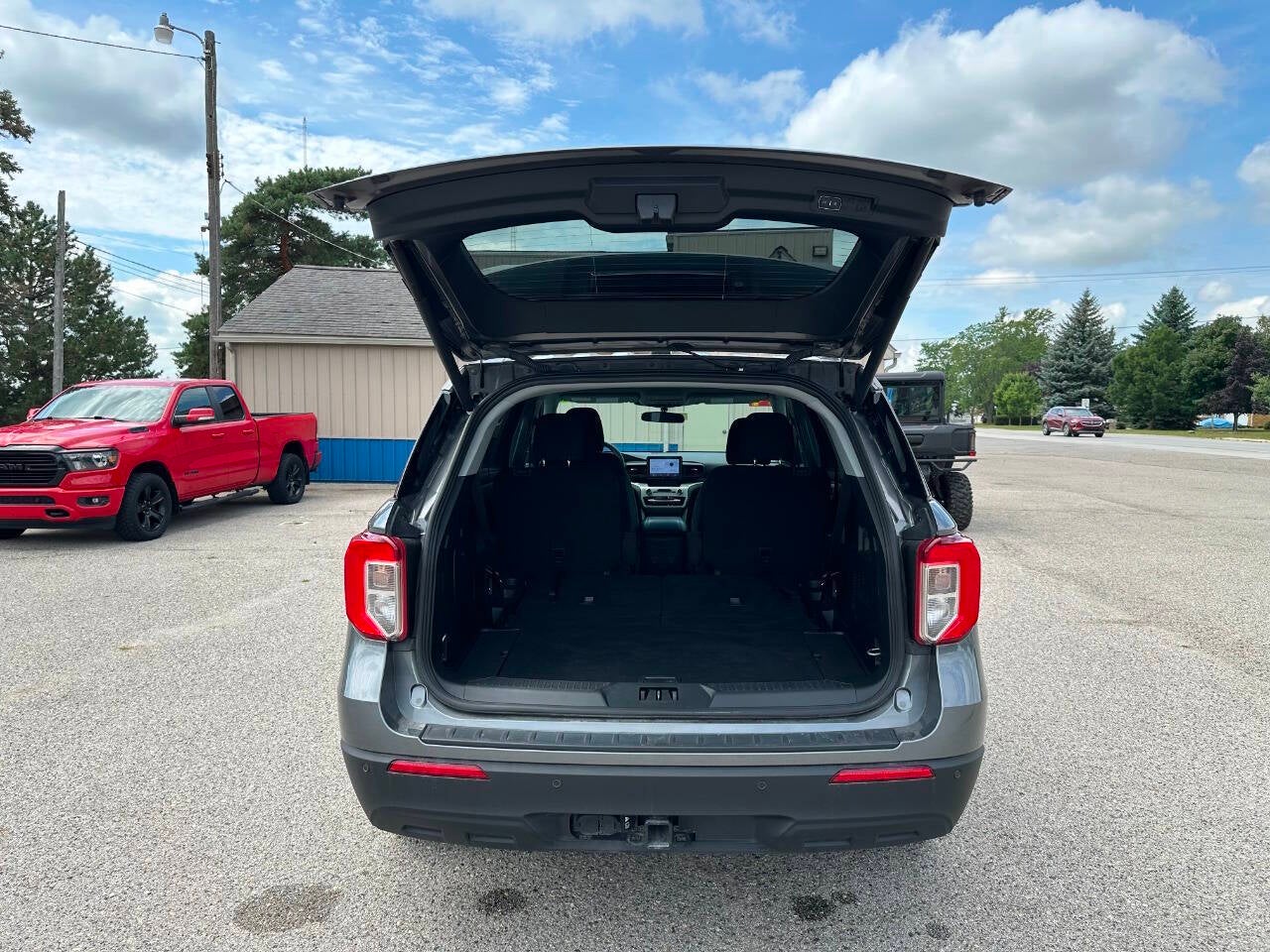 2024 Ford Explorer XLT AWD 4dr SUV