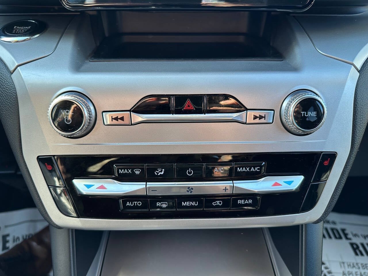 2022 Ford Explorer XLT AWD 4dr SUV