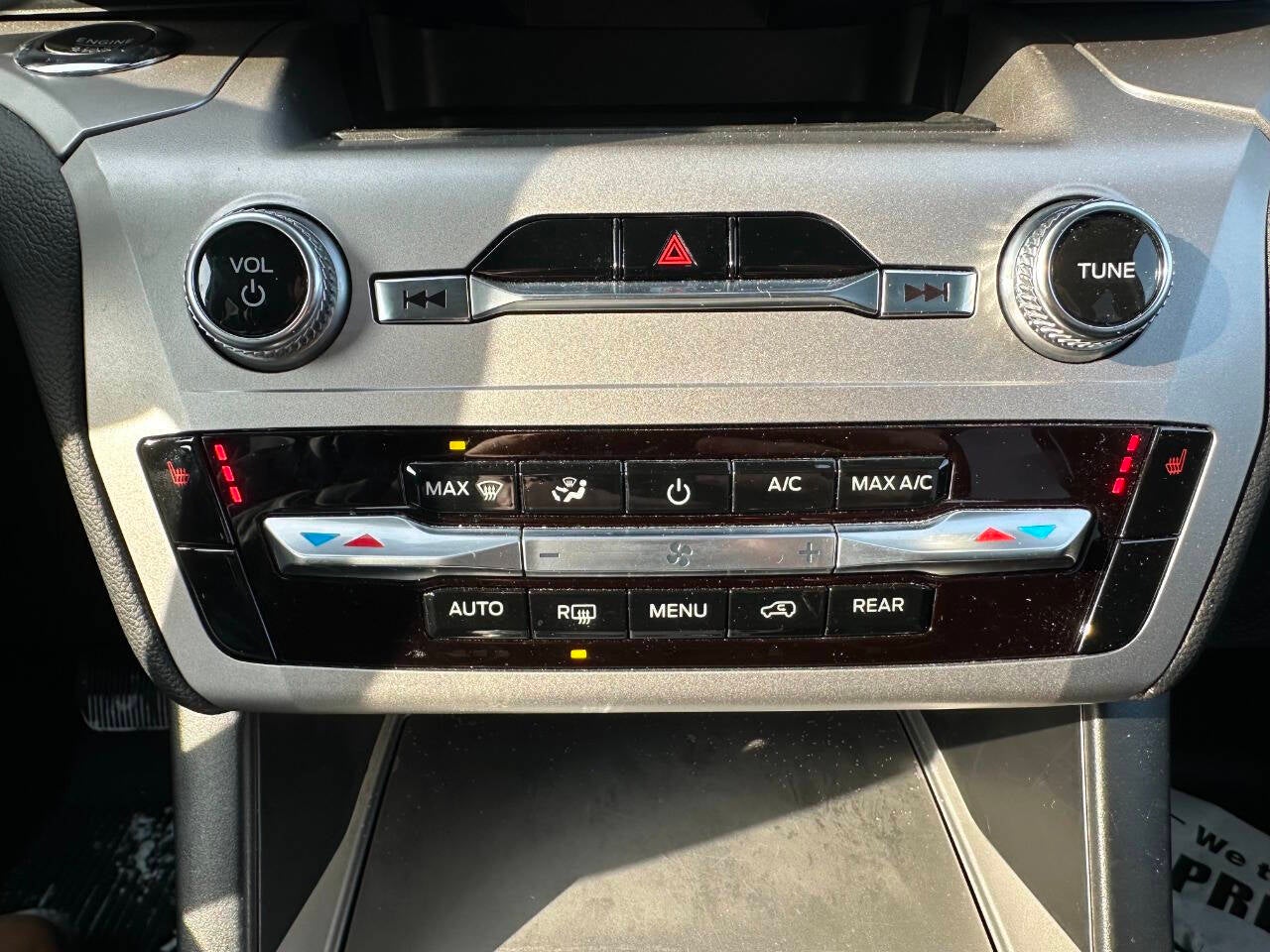 2022 Ford Explorer XLT AWD 4dr SUV