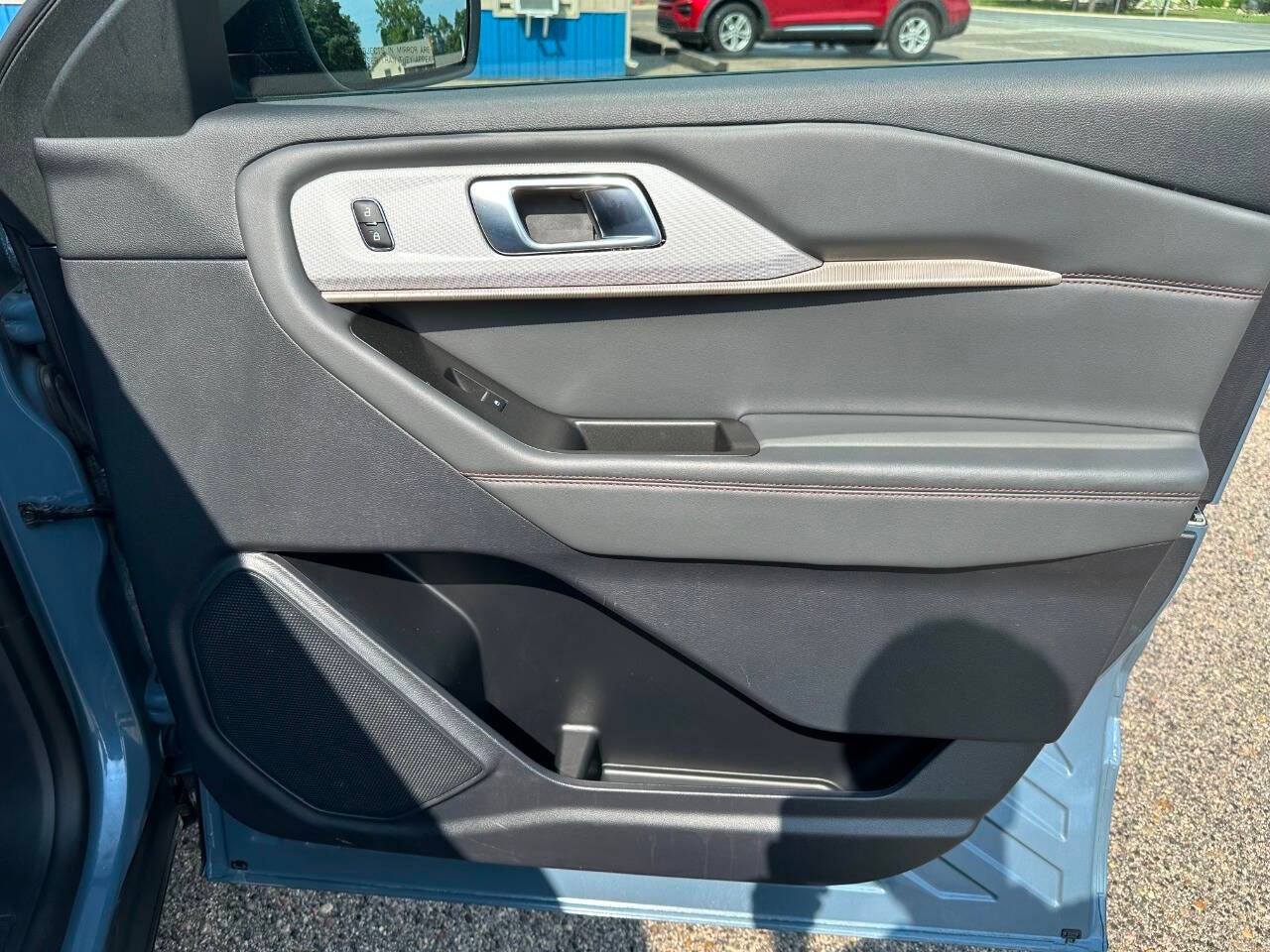 2025 Ford Explorer Active AWD 4dr SUV