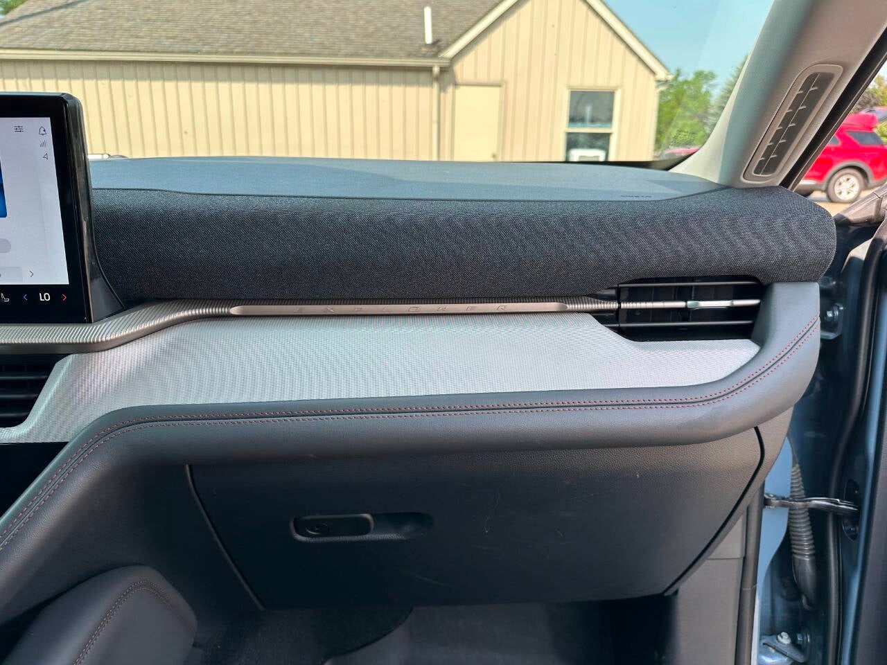 2025 Ford Explorer Active AWD 4dr SUV