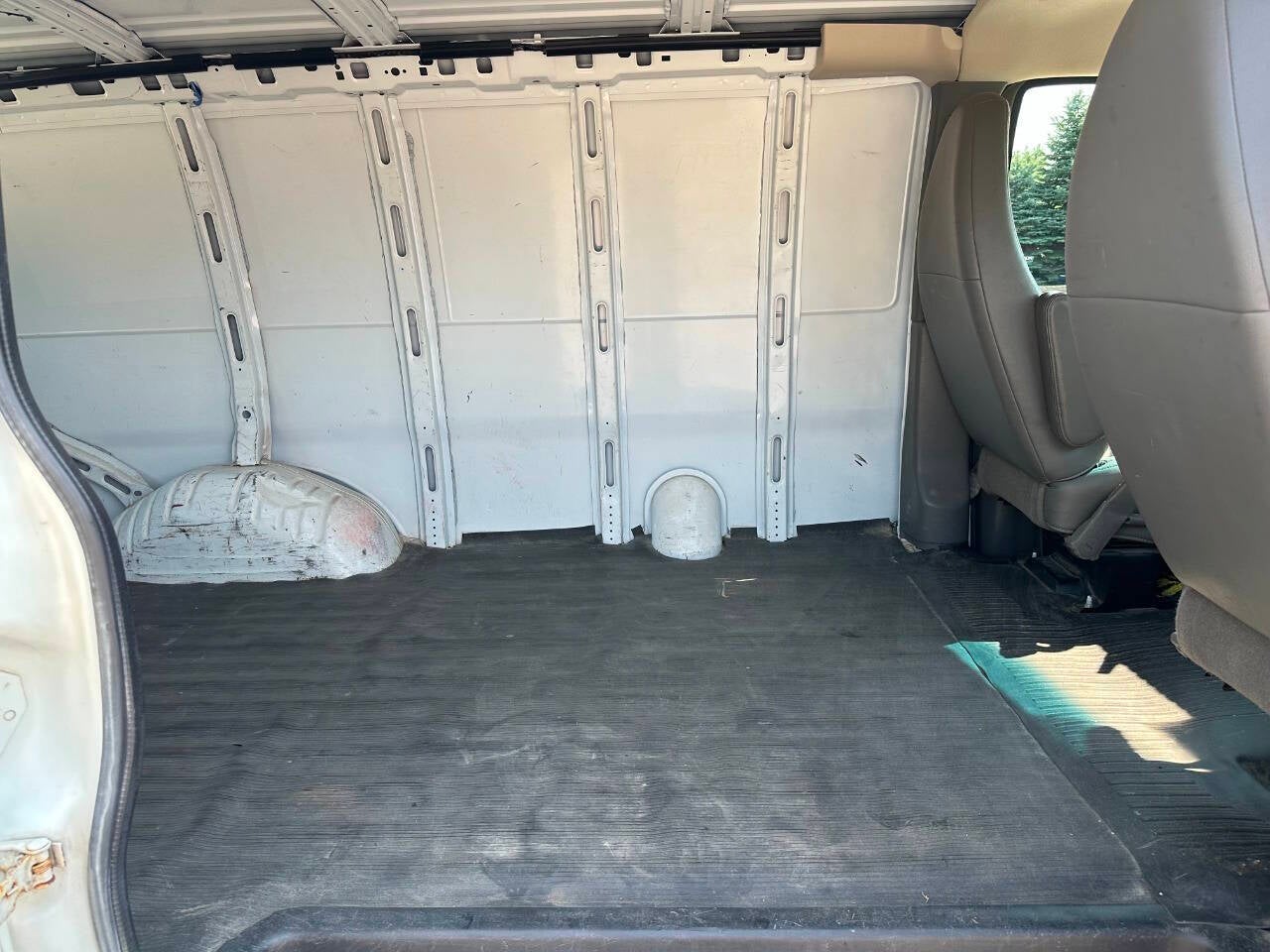 2013 Chevrolet Express 2500 3dr Cargo Van w/ 1WT