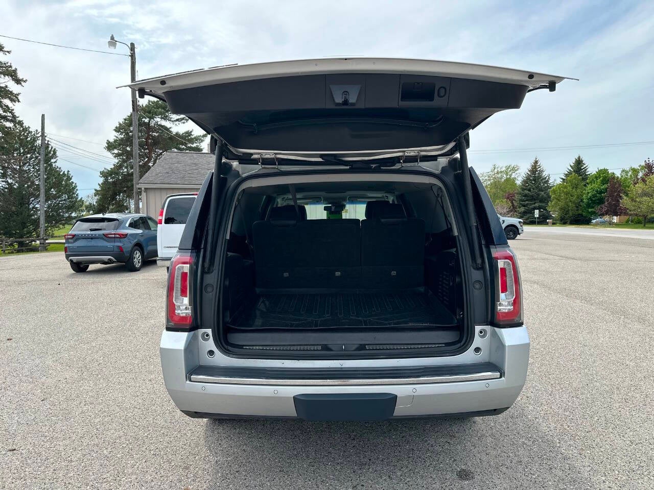 2017 GMC Yukon XL Denali 4x4 4dr SUV
