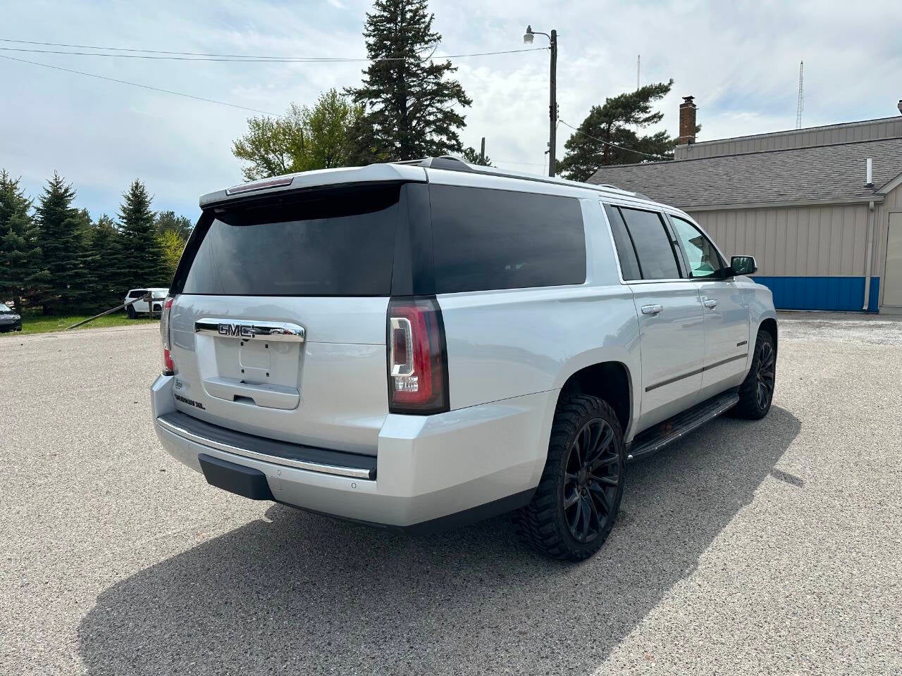 2017 GMC Yukon XL Denali 4x4 4dr SUV