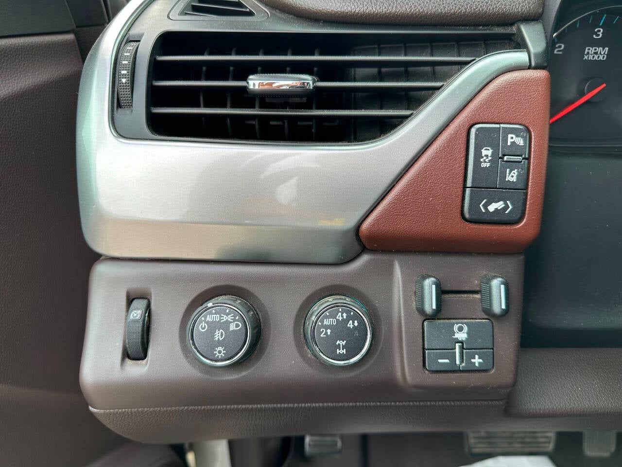 2015 Chevrolet Suburban LTZ 4x4 4dr SUV
