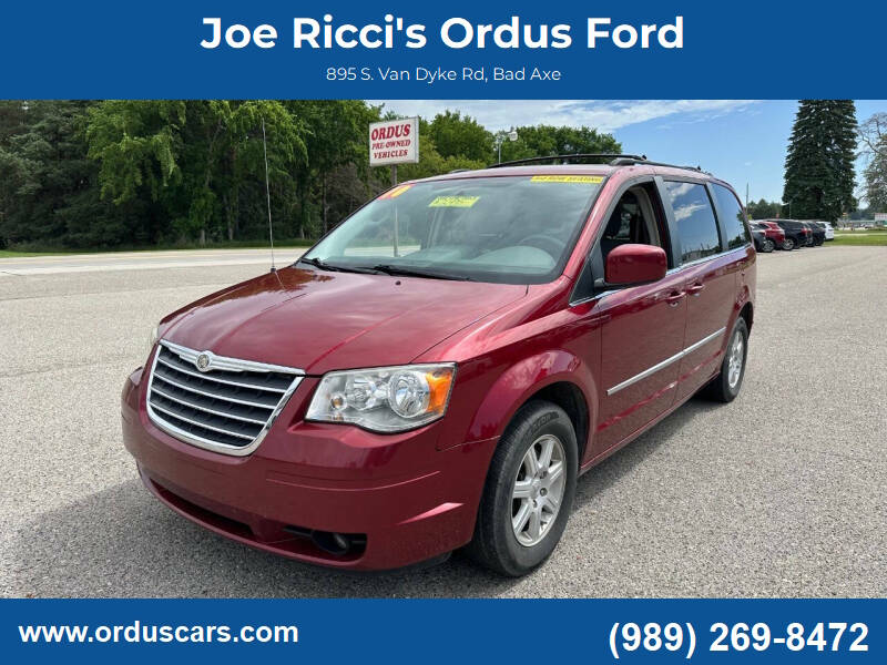 2010 Chrysler Town and Country Touring 4dr Mini Van