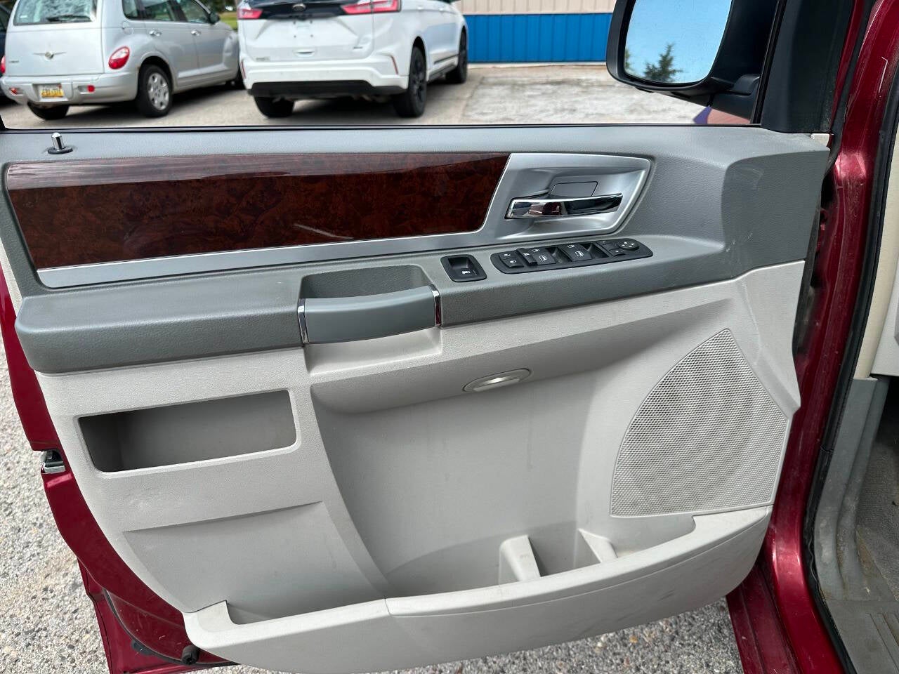 2010 Chrysler Town and Country Touring 4dr Mini Van