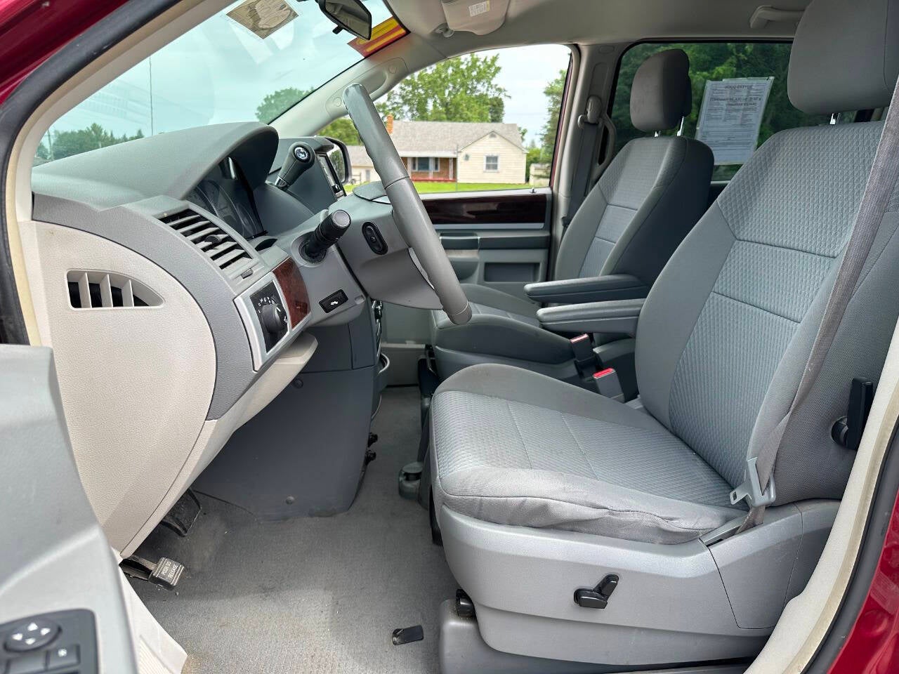 2010 Chrysler Town and Country Touring 4dr Mini Van