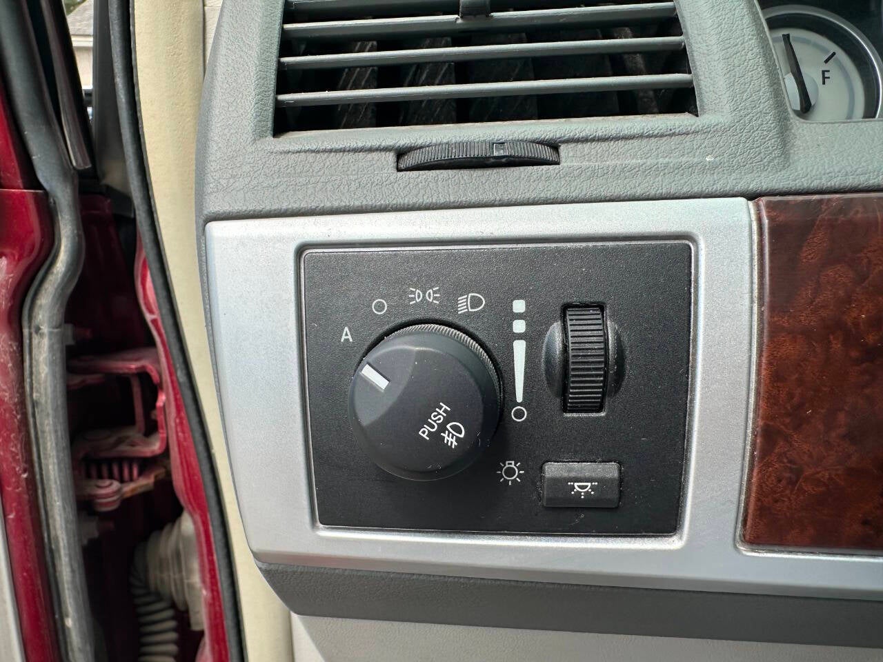 2010 Chrysler Town and Country Touring 4dr Mini Van