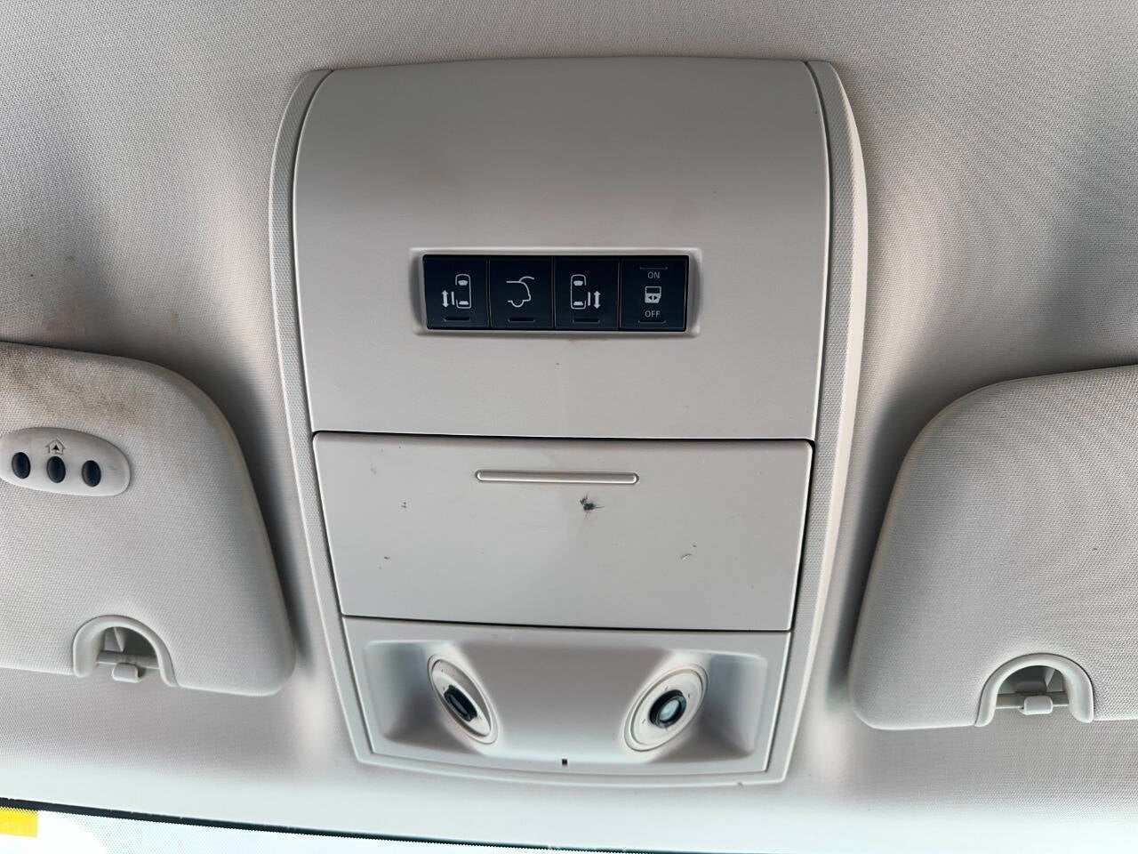2010 Chrysler Town and Country Touring 4dr Mini Van