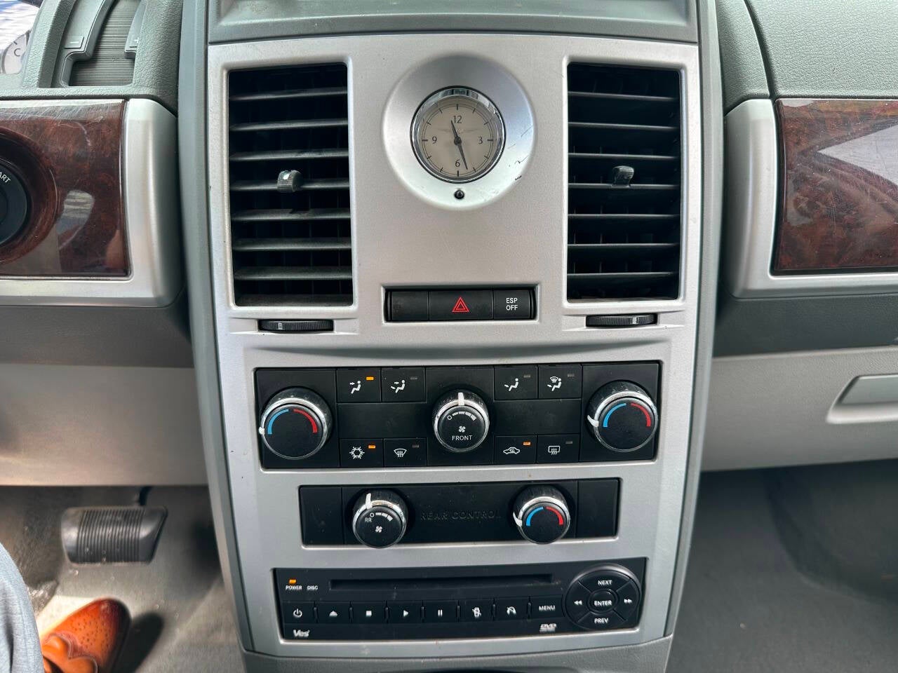 2010 Chrysler Town and Country Touring 4dr Mini Van