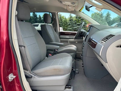 2010 Chrysler Town and Country Touring 4dr Mini Van