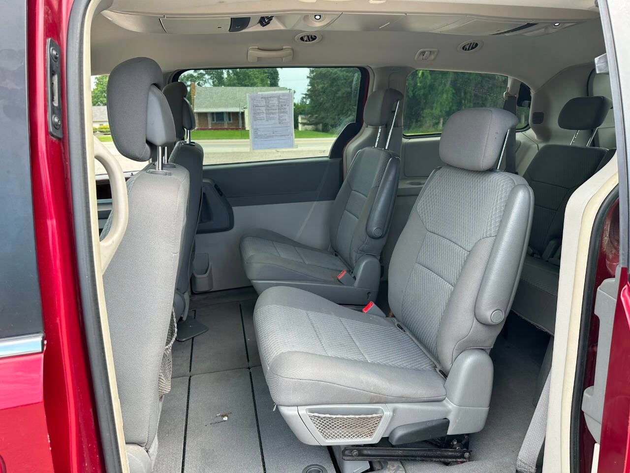 2010 Chrysler Town and Country Touring 4dr Mini Van