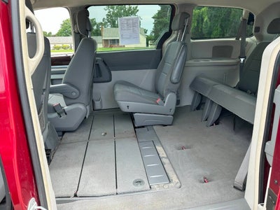 2010 Chrysler Town and Country Touring 4dr Mini Van