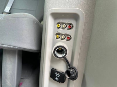 2010 Chrysler Town and Country Touring 4dr Mini Van