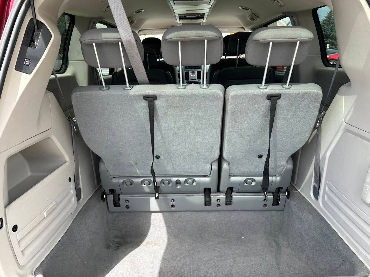 2010 Chrysler Town and Country Touring 4dr Mini Van