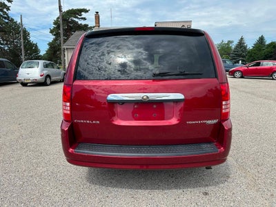 2010 Chrysler Town and Country Touring 4dr Mini Van