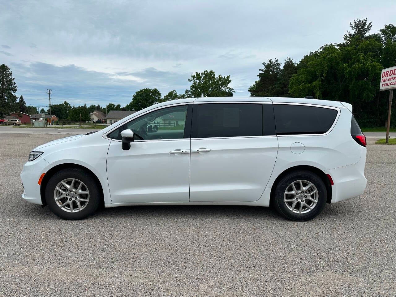 2023 Chrysler Pacifica Touring L 4dr Mini Van