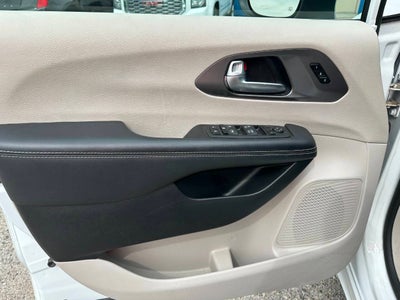 2023 Chrysler Pacifica Touring L 4dr Mini Van
