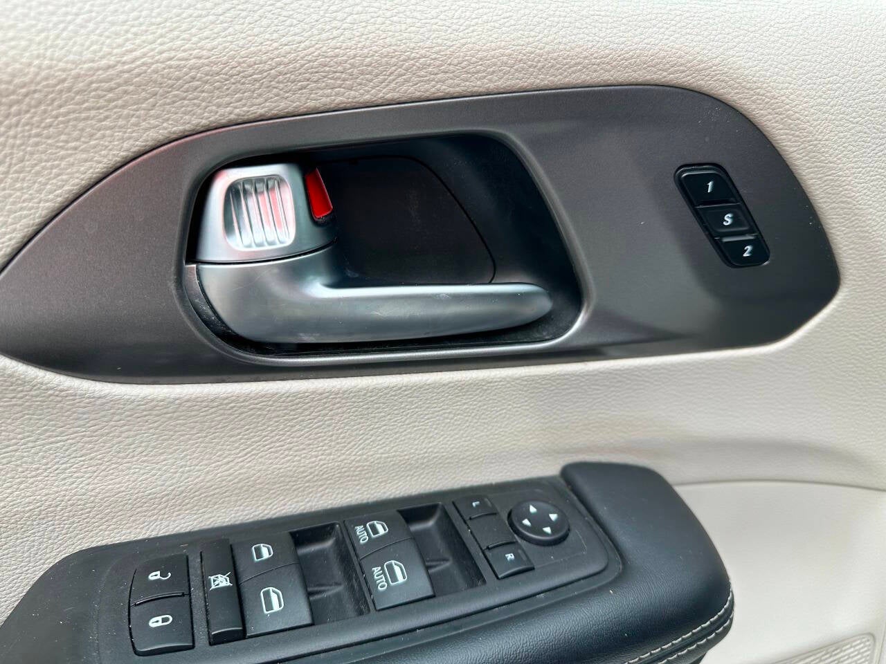 2023 Chrysler Pacifica Touring L 4dr Mini Van